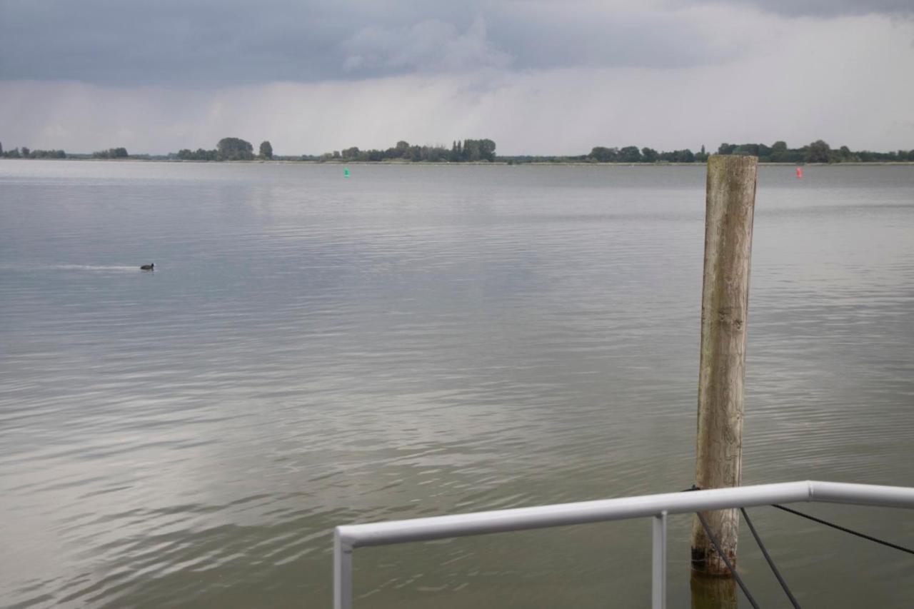 Houseboat Uitzicht Over Veluwemeer, Natuurlokatie, Prachtige Vergezichten Біддінґейзен Екстер'єр фото
